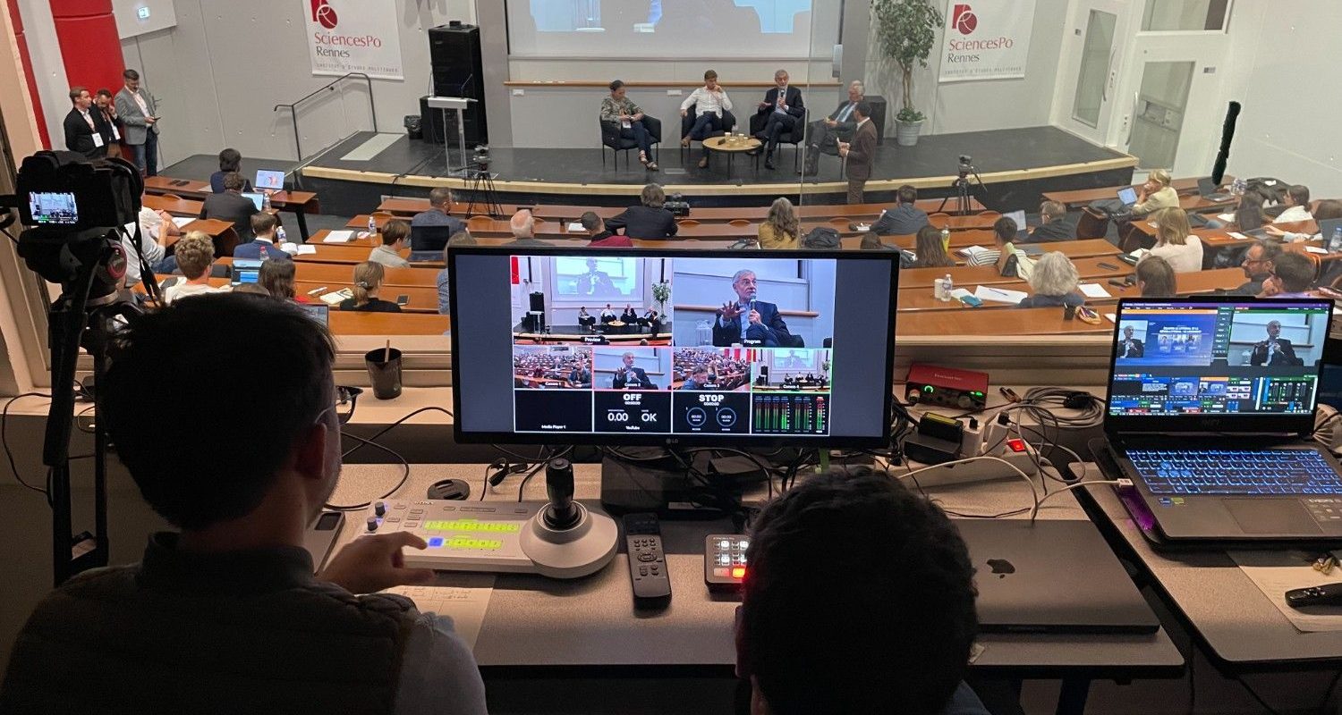 Duplex zoom intégré sur grand ecran lors d'un événement